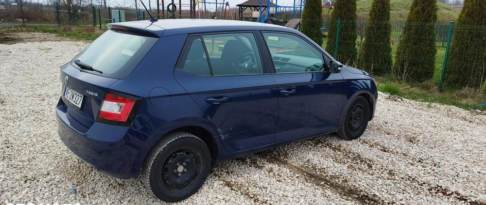 Skoda Fabia cena 18600 przebieg: 211000, rok produkcji 2017 z Warszawa małe 137
